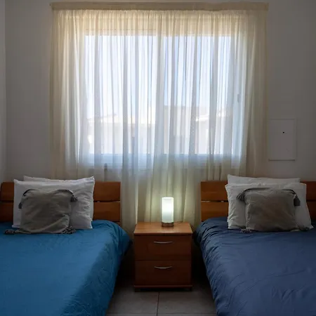 Cozy 2 Bedroom Apartment, Diana Gardens At Apartment