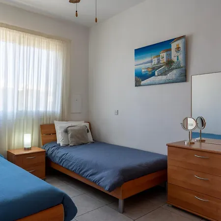 Cozy 2 Bedroom Apartment, Diana Gardens At דירה *