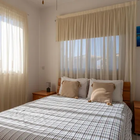 Cozy 2 Bedroom Apartment, Diana Gardens At